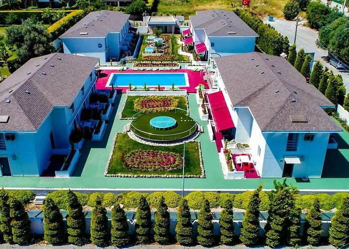 Vela Garden Отель Кешме