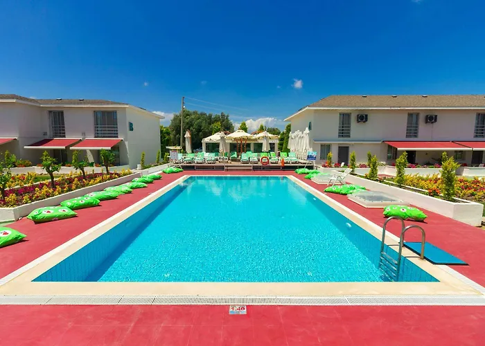 Vela Garden Отель Кешме