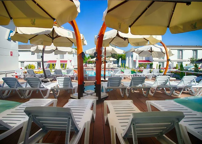 Vela Garden Отель Кешме